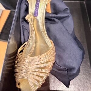 Ralph Lauren Leather beautiful pump.